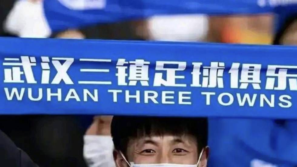 办公室紧身裙丝袜秘书av