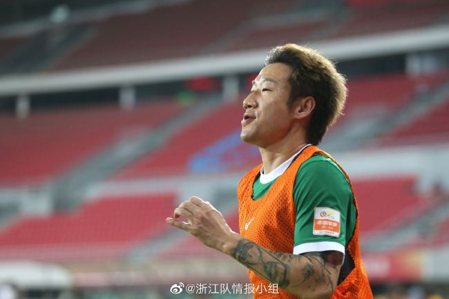 夫人在她20多岁的撕网袜